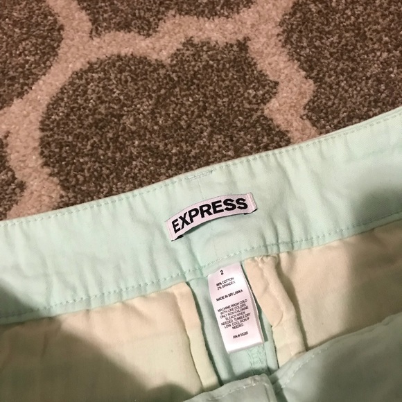 EXPRESS MINT SHORTS SIZE 2 - Picture 2 of 5